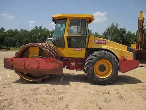 Грунтовый вибрационный каток «Dynapac Ca151pd»