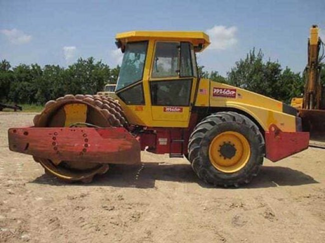 Грунтовый вибрационный каток «Dynapac Ca151pd»