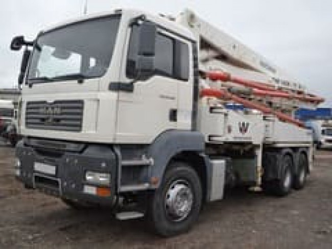 Автобетононасос с подачей смеси до 30 м